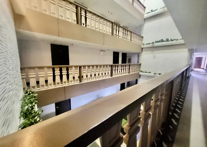 King Bed At Pine Crest #t3-439 Near Mall Apartment Manila