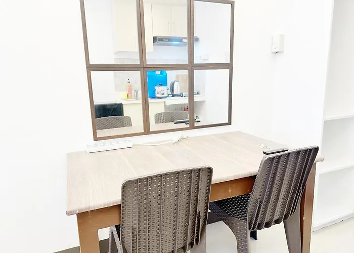 King Bed At Pine Crest #t3-439 Near Mall Apartment Manila