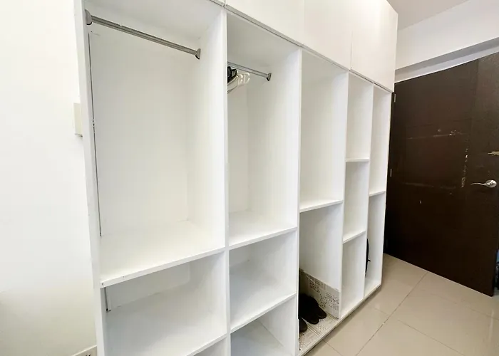 Apartment King Bed At Pine Crest #t3-439 Near Mall Manila