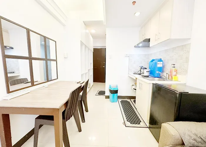 King Bed At Pine Crest #t3-439 Near Mall Apartment Manila